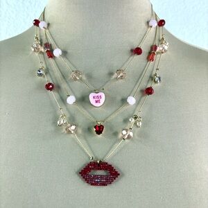 Betsey Johnson NWT Layered Lips Necklace Kiss Me Heart Gold Tone Valentine